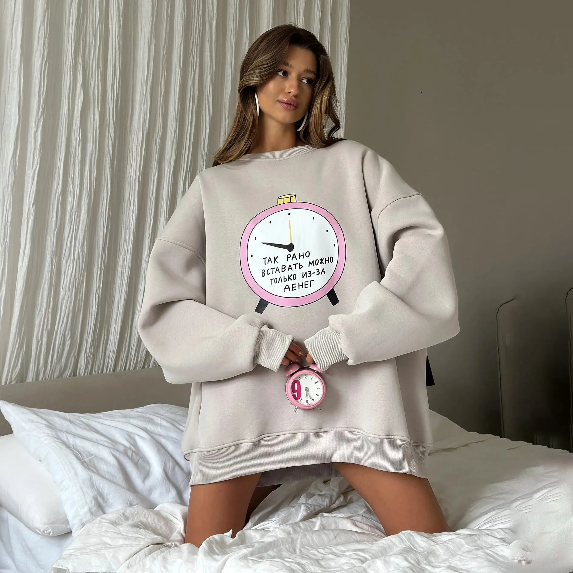 2025 High-end round neck clock lazy wind early autumn sweater simple and fashionable popular new long-sleeved pullover sweater women's
