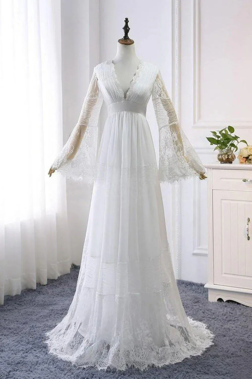 Boho Wedding Dresses Lace Long Sleeves V-neck  Backless Sweep Train Pleats Beach Bridal Gowns Bride Dress Vestido De Noiva