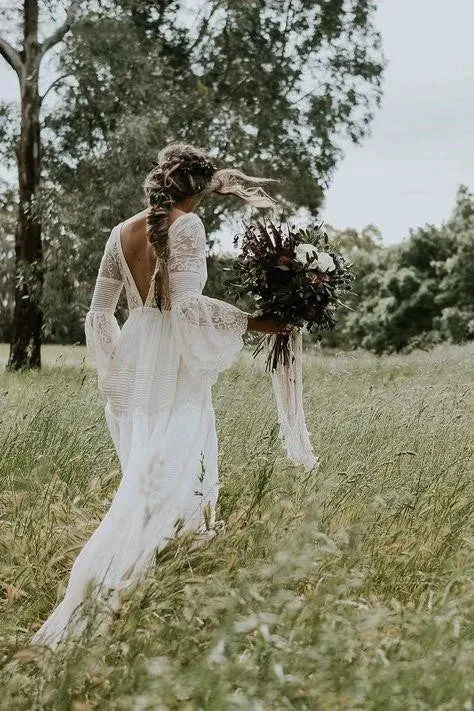 Boho Wedding Dresses Lace Long Sleeves V-neck  Backless Sweep Train Pleats Beach Bridal Gowns Bride Dress Vestido De Noiva