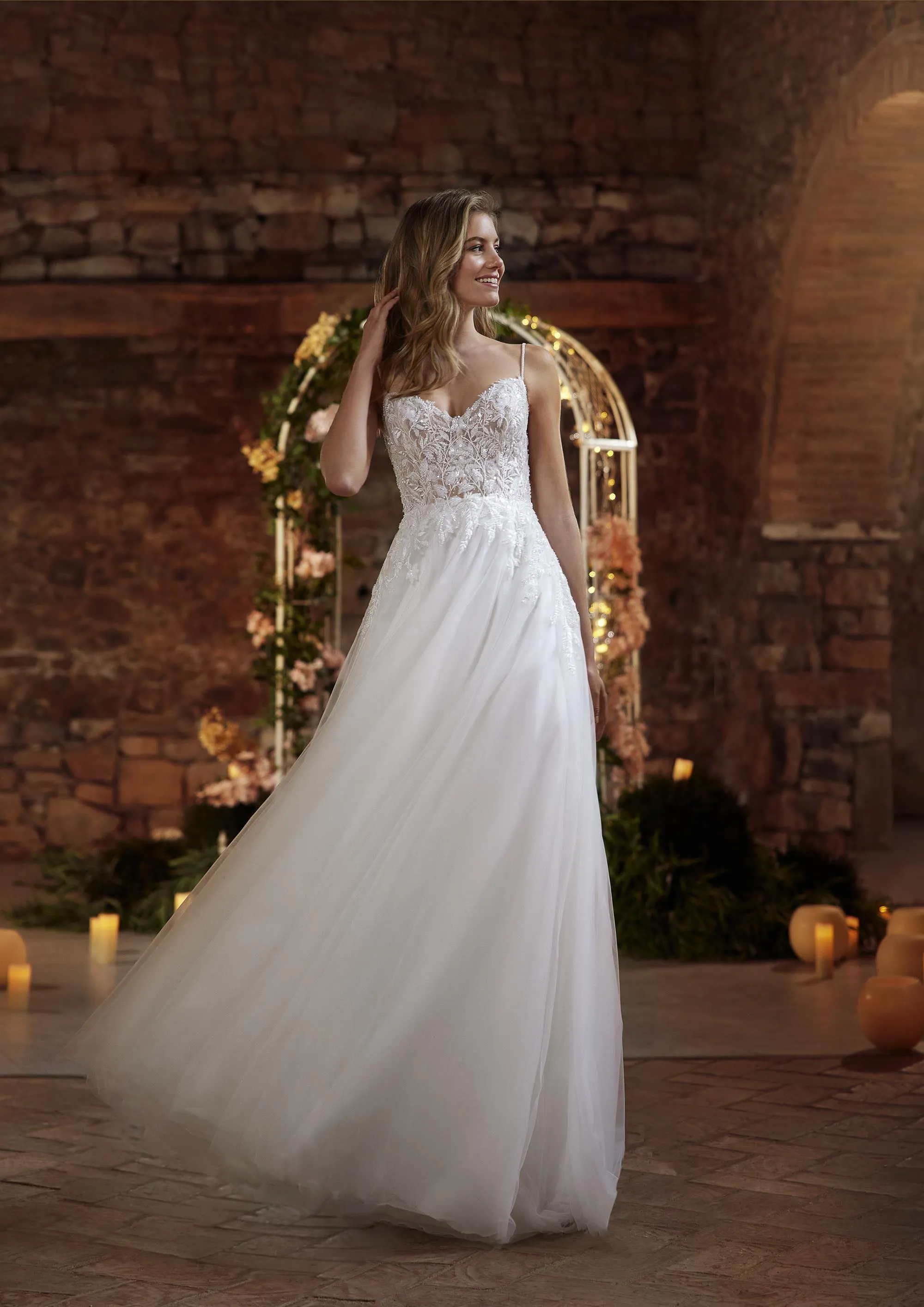 Elegant A-Line Plus Size Wedding Dresses Women Open Back Lace White Sweetheart Tulle Bridal Gowns Sweep Train Vestidos De Novia