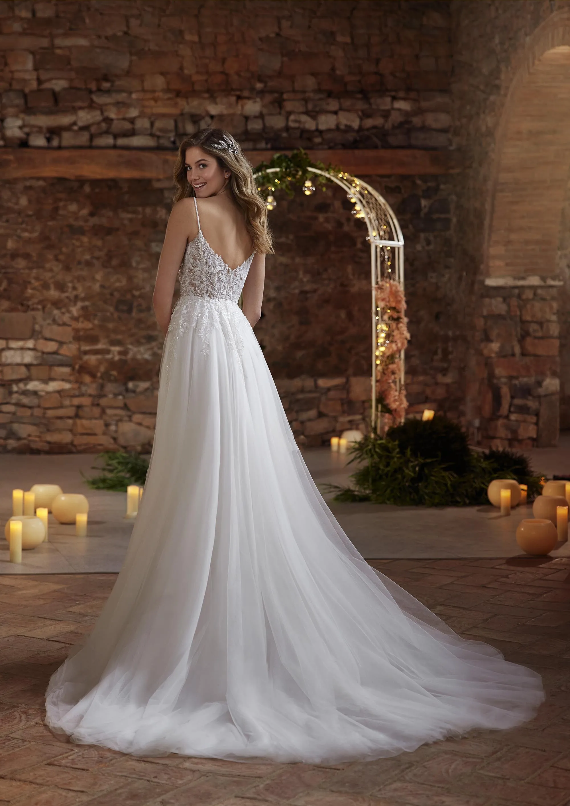 Elegant A-Line Plus Size Wedding Dresses Women Open Back Lace White Sweetheart Tulle Bridal Gowns Sweep Train Vestidos De Novia